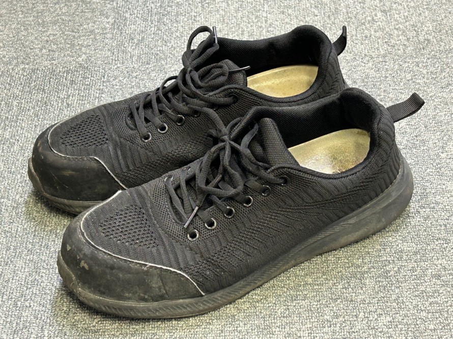 ホームズ購入の軽量メッシュ安全靴